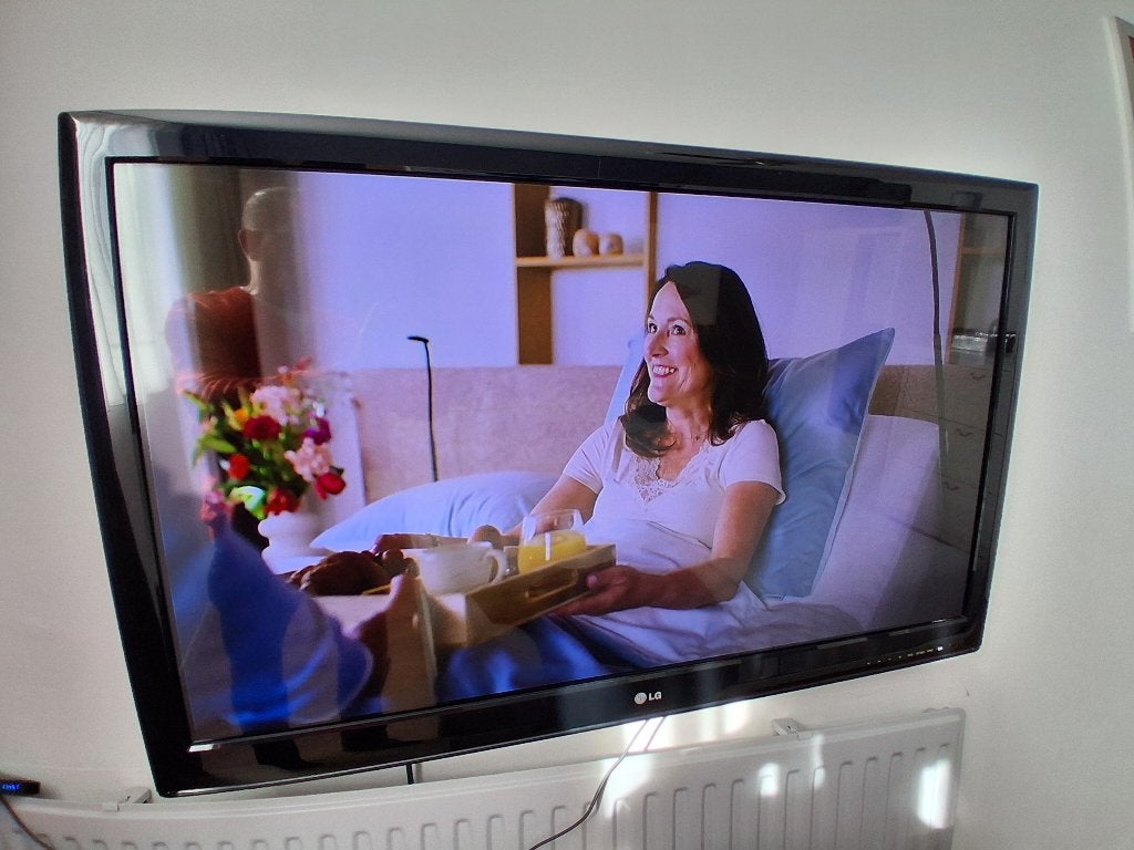 Uitstekende LG 42" LCD/Led TV met muur beugel en voet, Ophalen, 50 Hz, LCD, Zo goed als nieuw