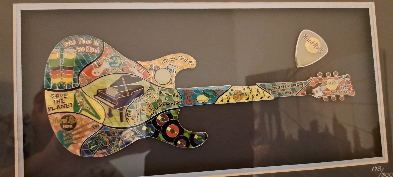 Hard Rock Cafe 30th Anniversary Puzzle pin Set Ingelijst, Ophalen of Verzenden, Zo goed als nieuw