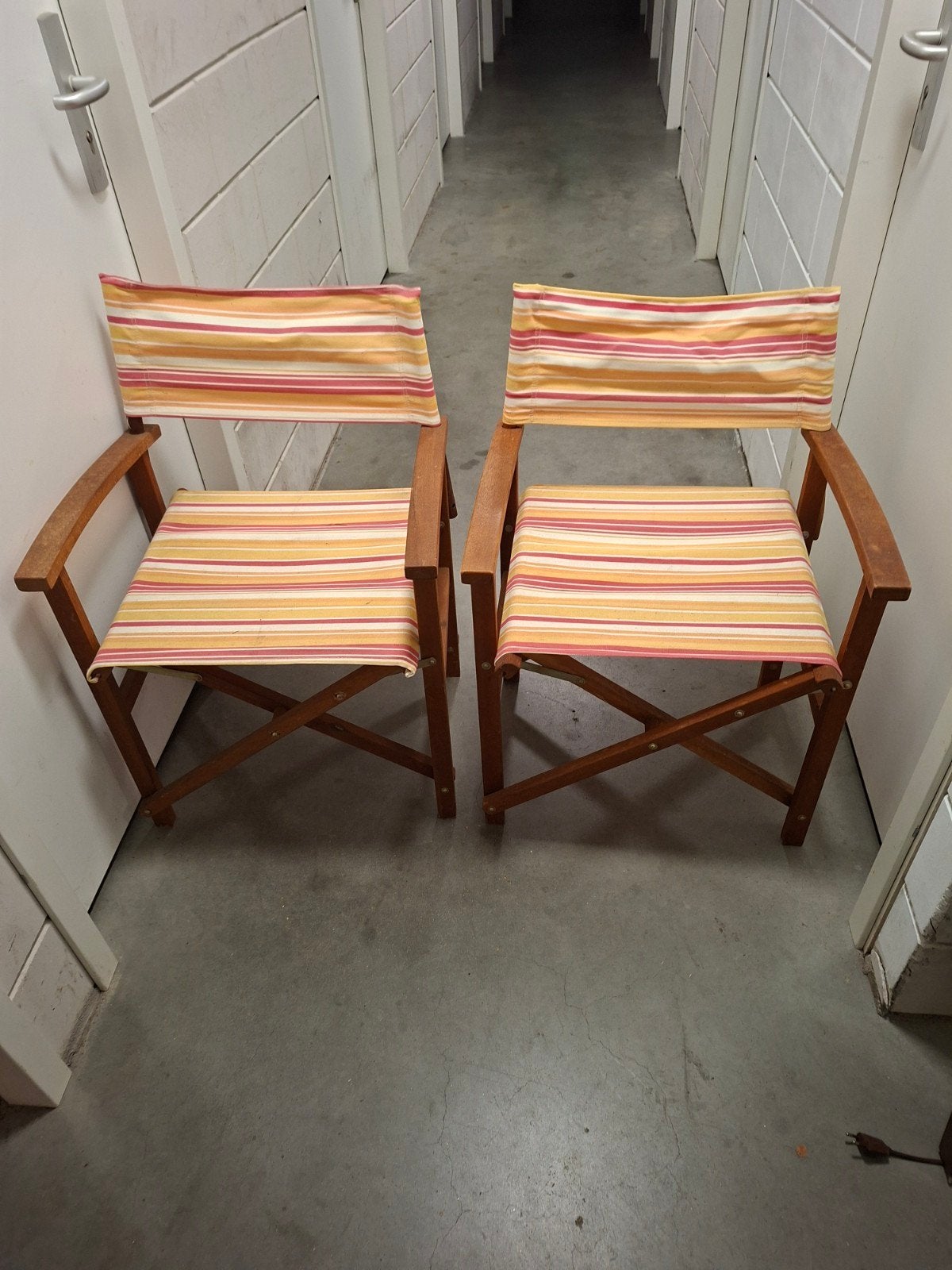 2x Houten Klapstoelen met Gestreepte Stoffen Zitting, Ophalen, Hout, Gebruikt, Twee