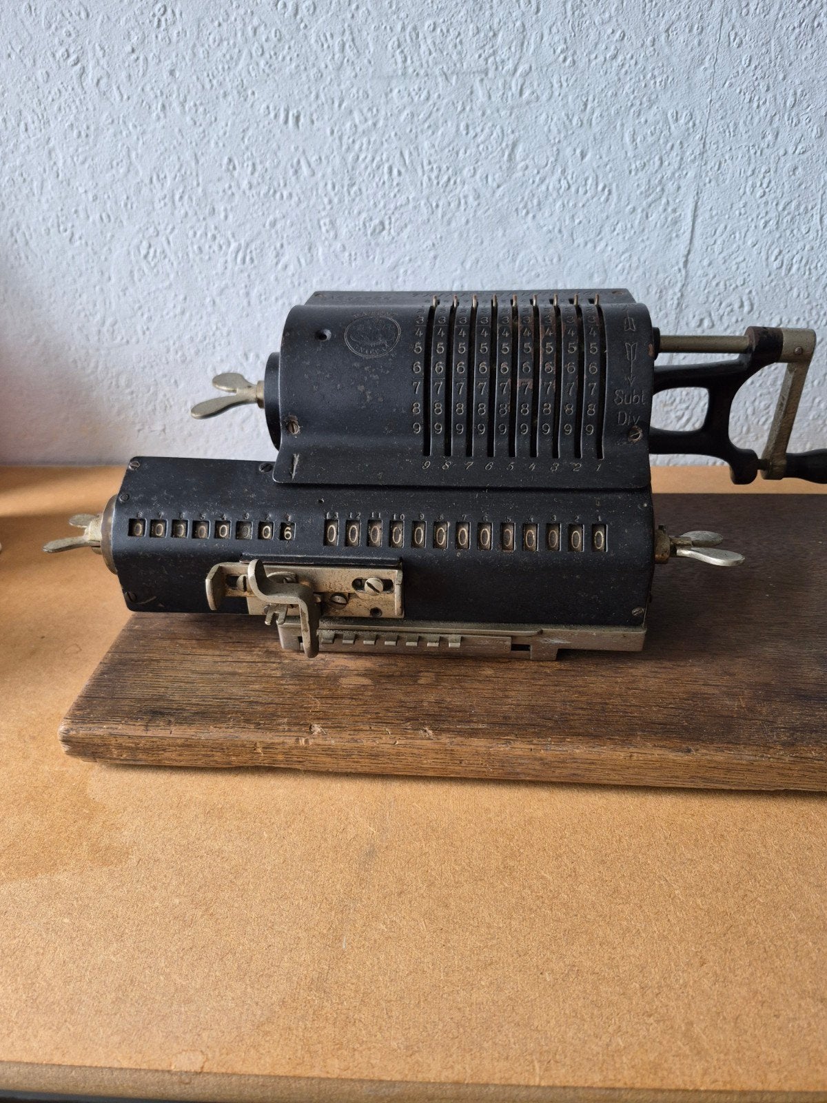 Antieke rekenmachine - Mechanische precisie, Ophalen