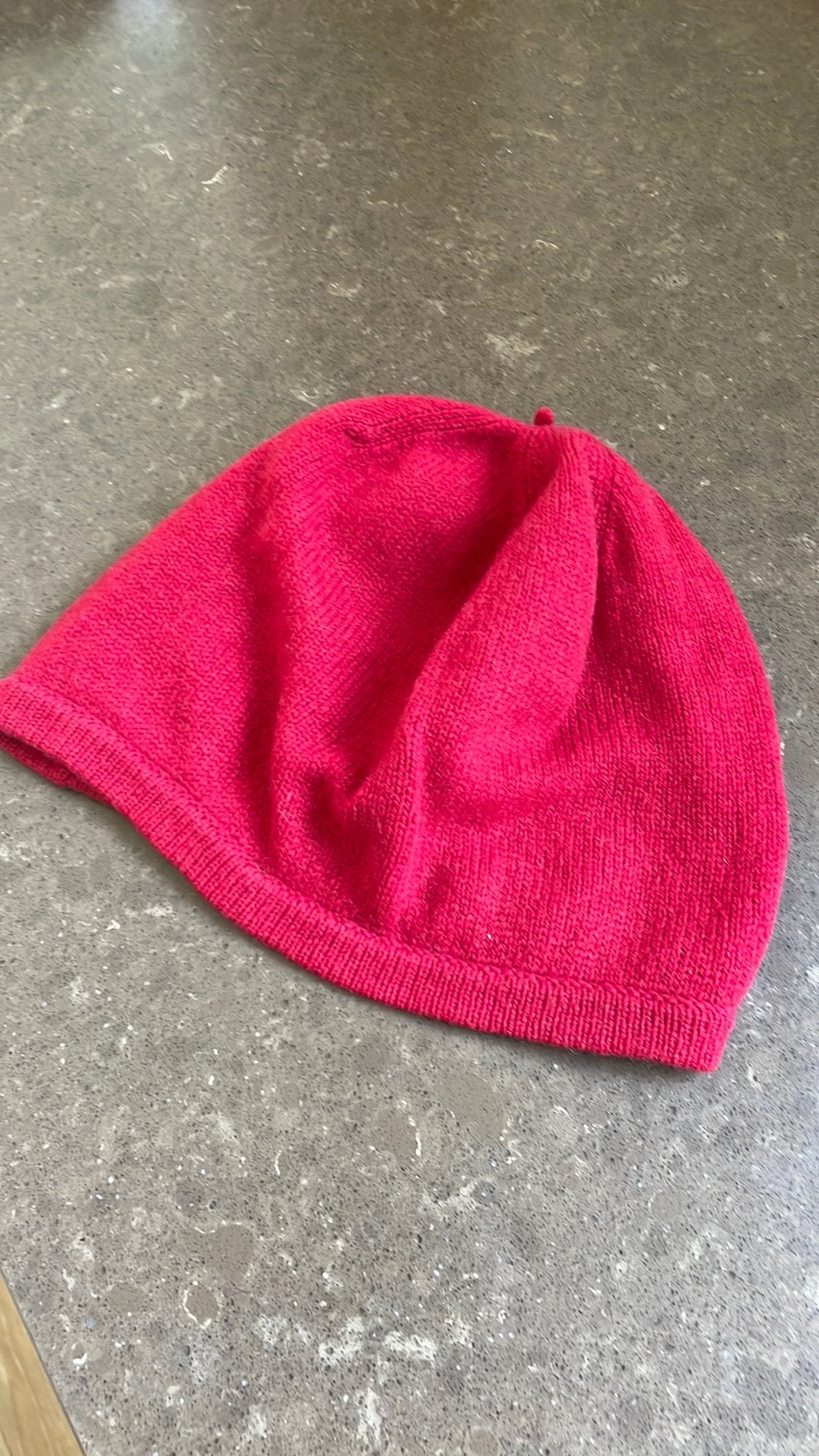 Rode cashmere muts van Banana Republic, mt S, Kleding | Dames, Verzenden, Gedragen, Maat 36 (S), Muts
