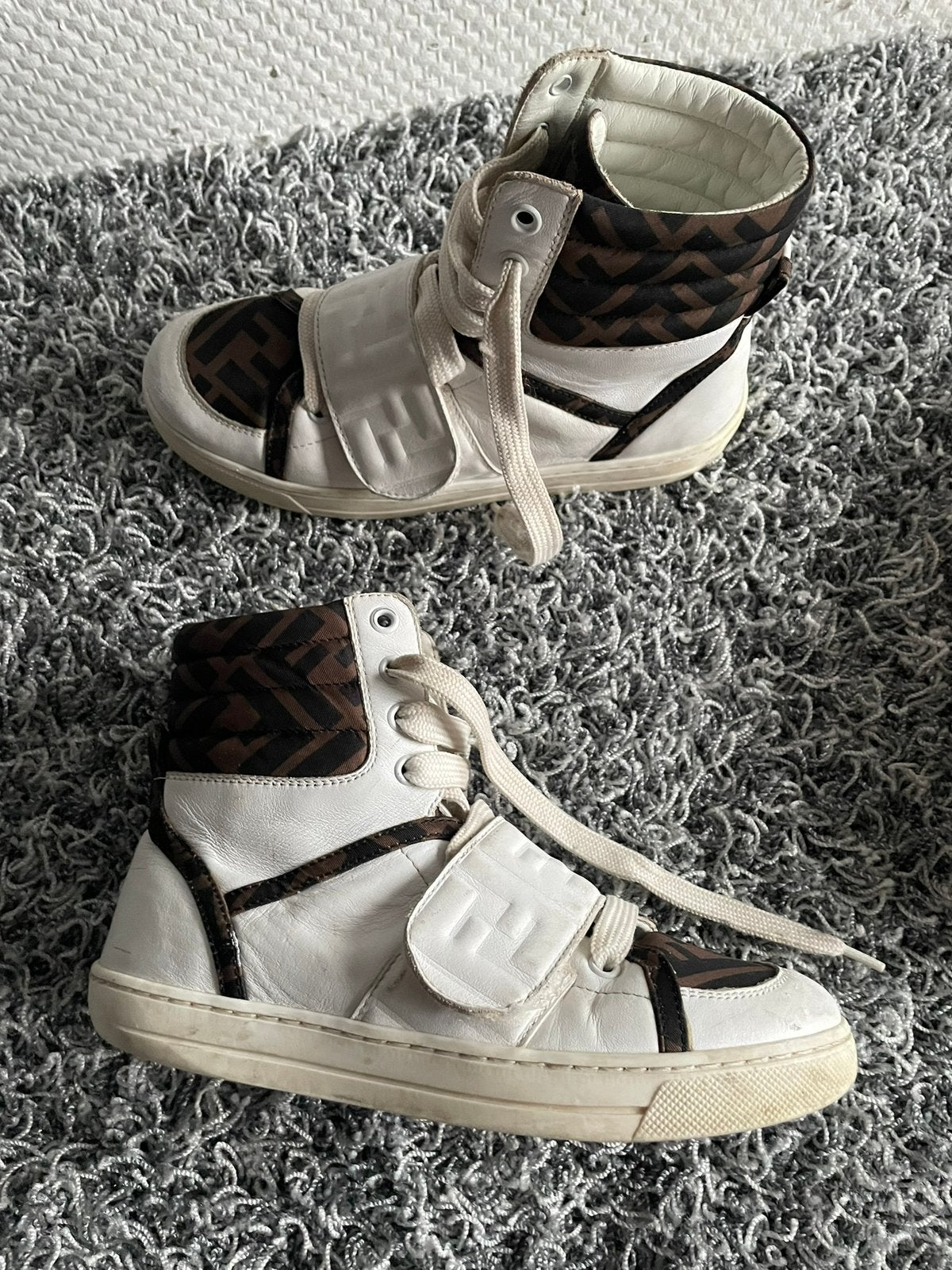 Fendi gympen met logo print maat 32, Meisje, Fendi, Schoenen, Ophalen of Verzenden
