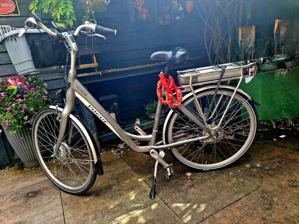 Vogue Glamour elektrische fiets met mand met heel weinig km, Gebruikt, 51 tot 55 cm, 30 tot 50 km per accu, Ophalen
