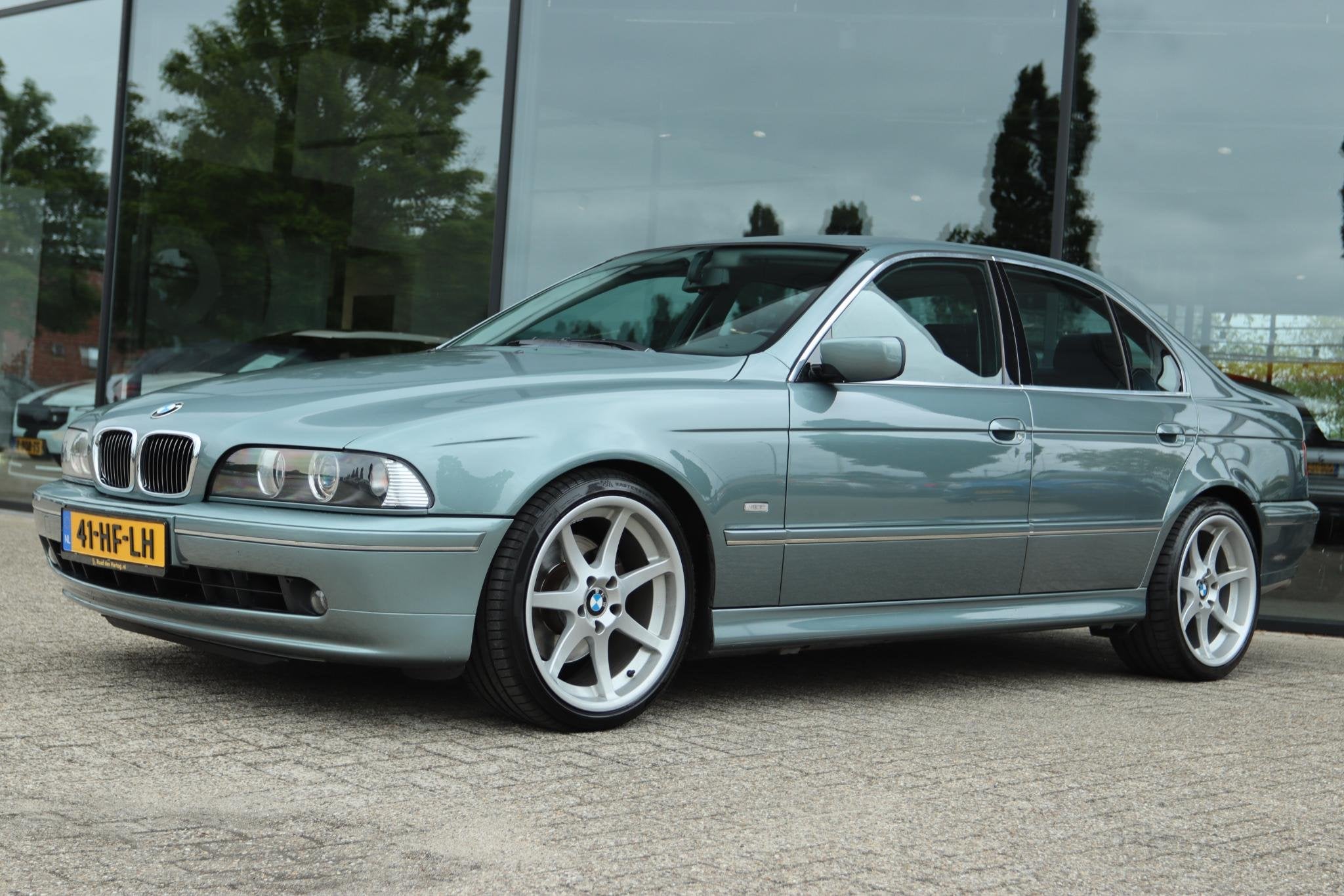 BMW 5-SERIE 540I V8 AUT. ORIG NL NAP | NIEUWE APK | CRUISE |, Automaat, Gebruikt, 8 cilinders, 2000 kg