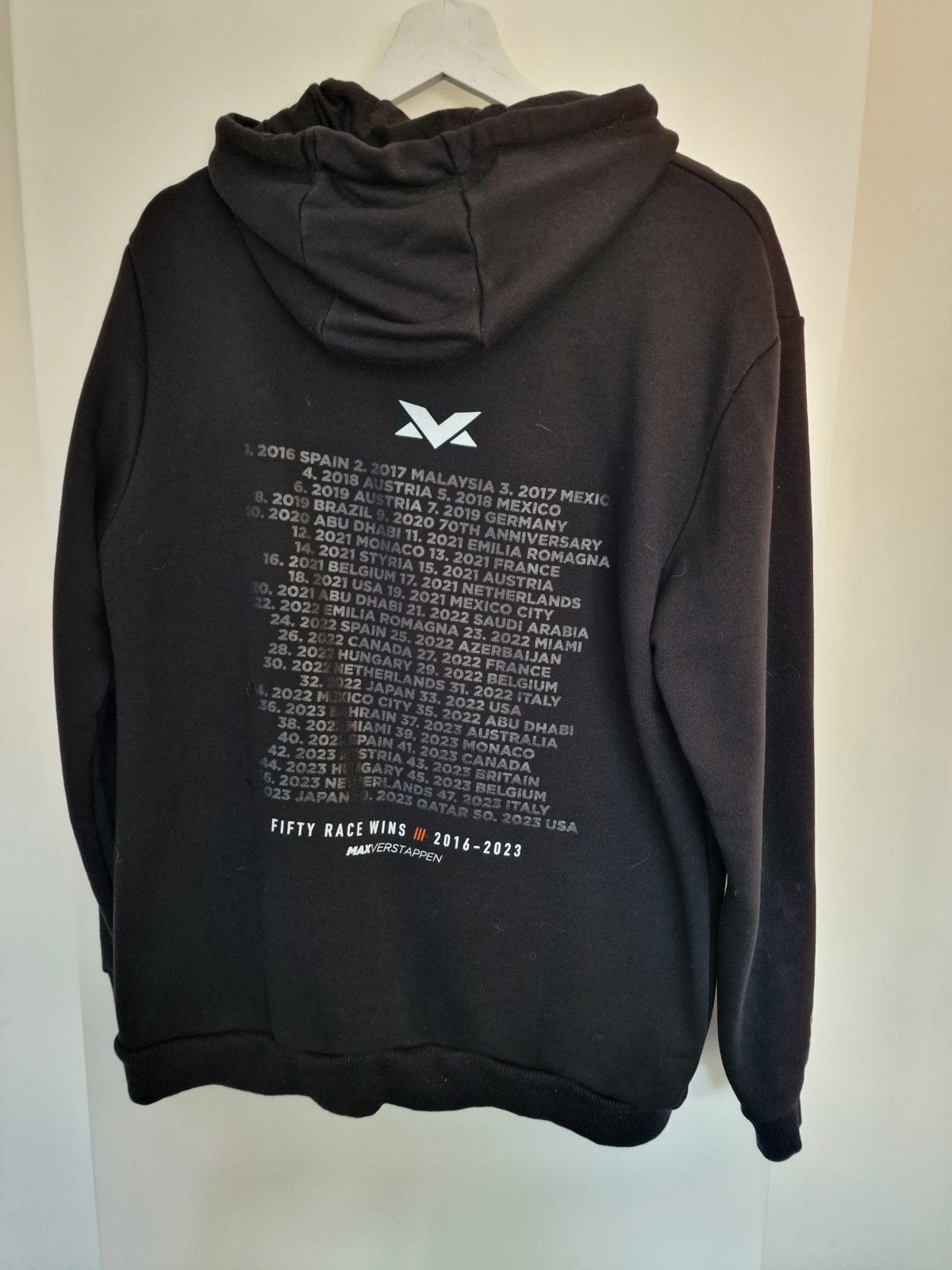 Max Verstappen Hoodie Maat M - 50 Race Wins Editie, Ophalen of Verzenden, Zo goed als nieuw, Max Verstappen Official