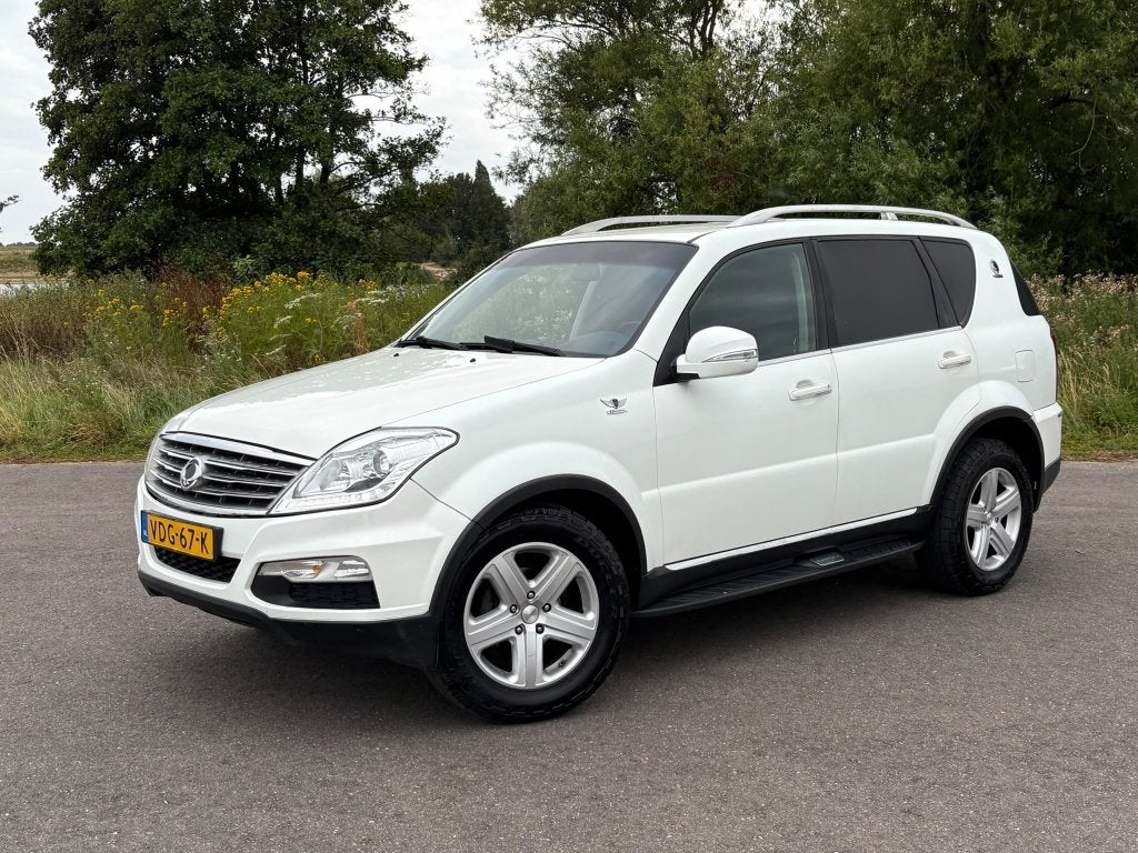 SsangYong Rexton RX 200 e-XDI 4X4 Trekhaak Stoelvw NAVI Lede, Auto's, SsangYong, Automaat, Gebruikt, Wit, Leder