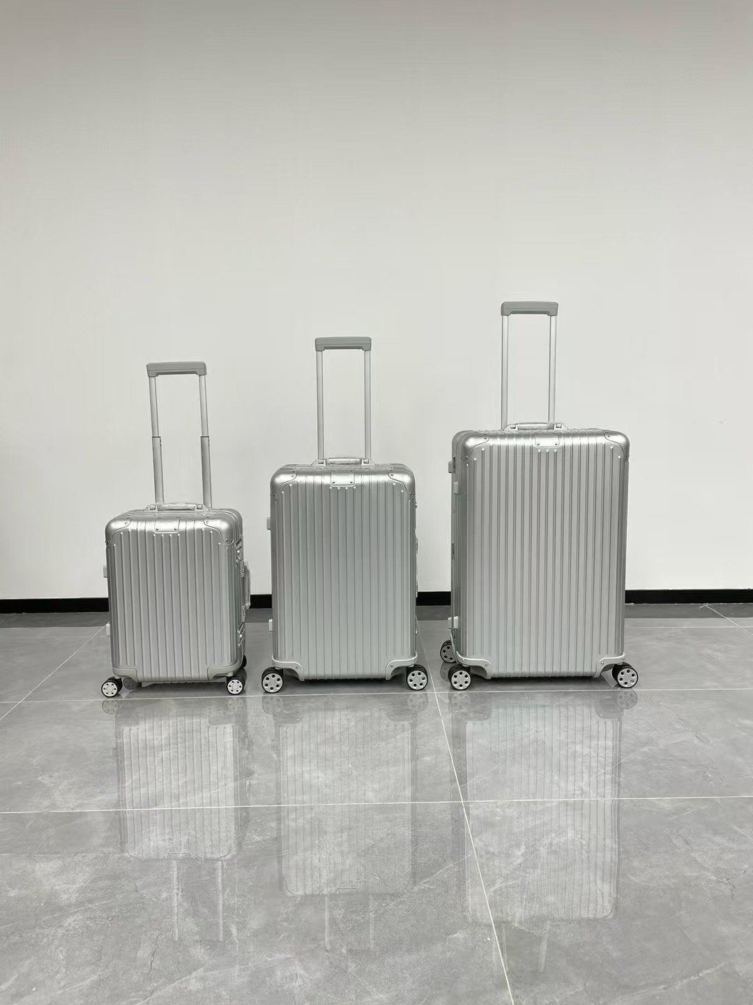 ✨ RiMOWA NIEUWE COLLECTIE KOFFERSET ✨, Ophalen of Verzenden, Nieuw, Grijs, 30 cm of meer