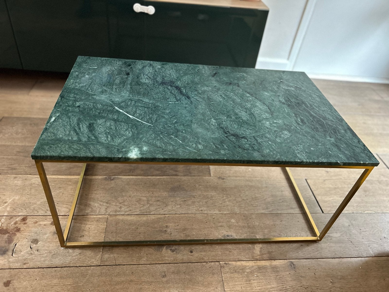 Vintage groene marmeren salontafel met goud onderstel, Ophalen, Gebruikt, 50 tot 100 cm, Vintage