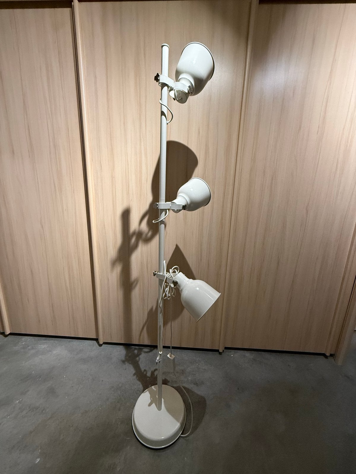 Witte staande lamp met 3 verstelbare spots, Huis en Inrichting, Ophalen, Gebruikt, Metaal, 150 tot 200 cm