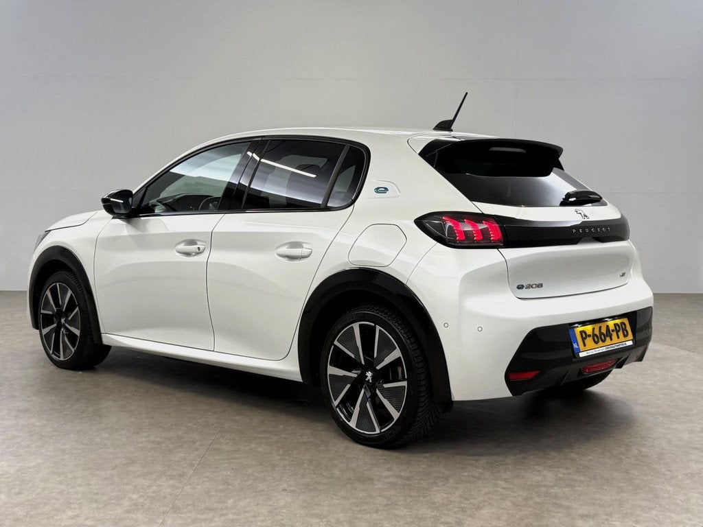 Peugeot e-208 EV GT 50 kWh | Snelladen | SOH 92% | Camera |, Auto's, Peugeot, 136 pk, Gebruikt, 351 km, Wit