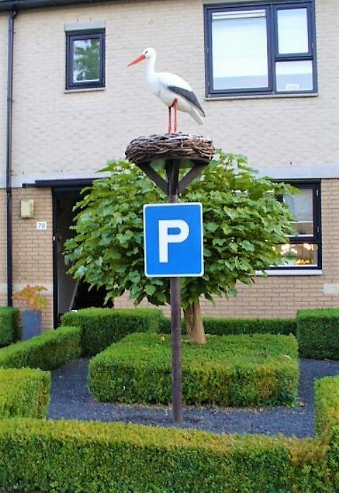 Ooievaar op nest + ei huren - Gekkepoppen Hengelo, Ophalen of Verzenden, Zo goed als nieuw, Geboorte of Huwelijk