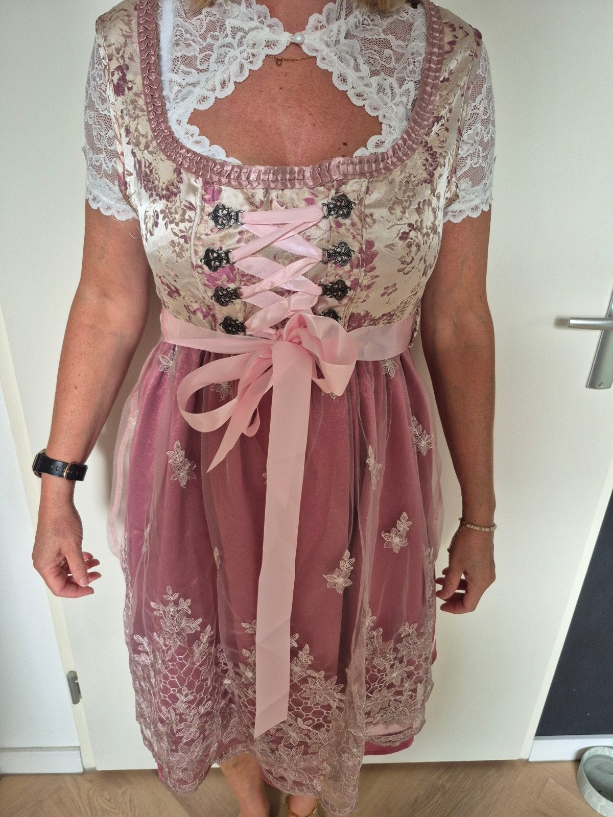 2x dirndl te koop zonder topje zie foto's.  Maat L, Overige typen, Maat 42/44 (L), Ophalen of Verzenden, Zo goed als nieuw