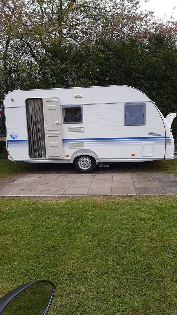 Adria Caravan 2005 met complete uitrusting en mover, Frans bed, 750 - 1000 kg, Particulier, Adria
