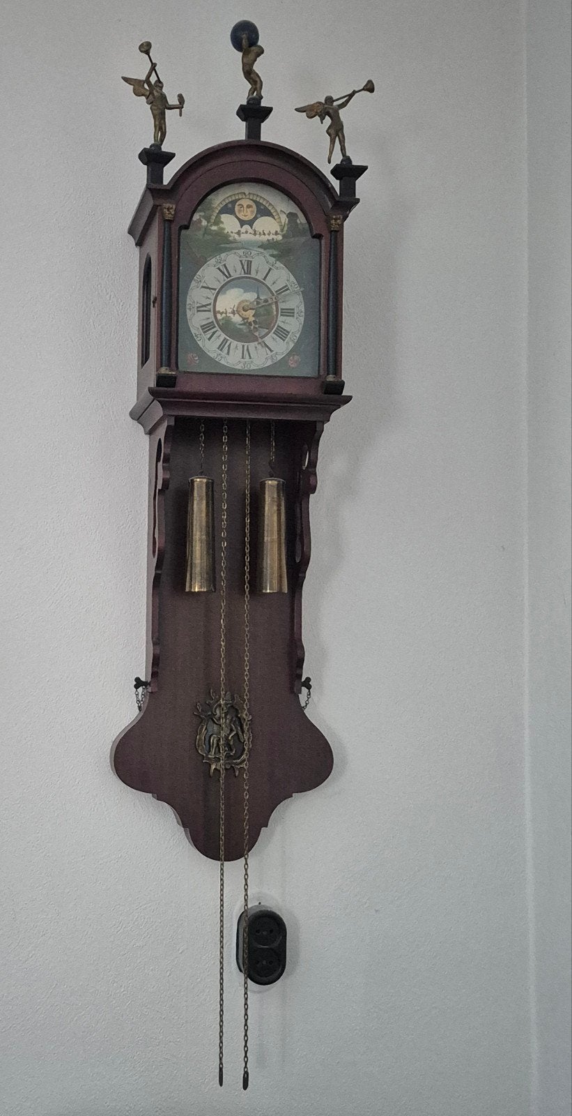 Antieke m klok met unieke decoraties, Ophalen