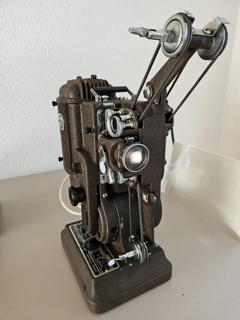Compleet, 16 mm filmprojector, koffer en transformator, Verzamelen, Ophalen, Gebruikt