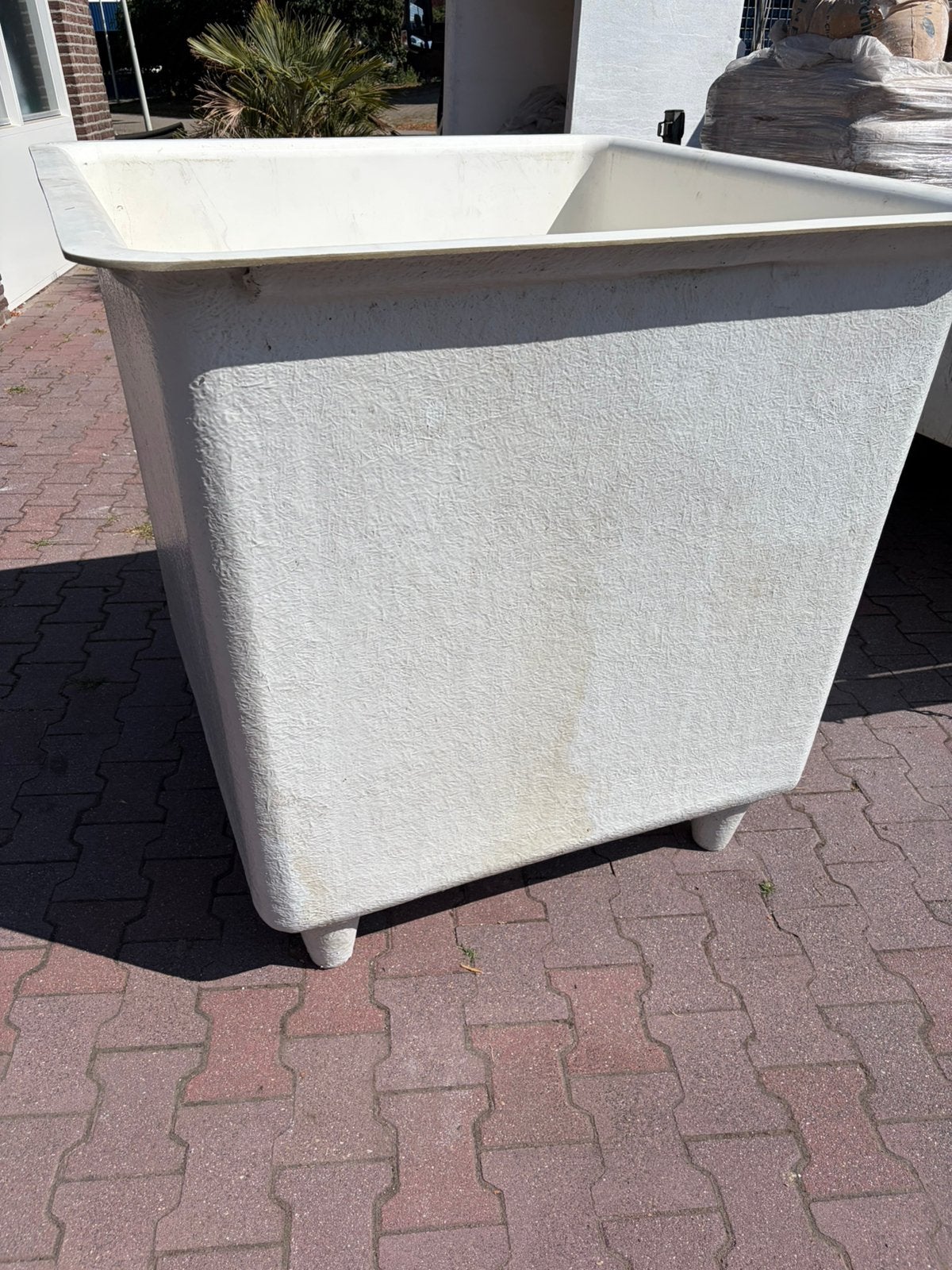 Polyester op pootjes 1000ltr. Nieuw en zgan., Ophalen, Zo goed als nieuw, Rond, Kunststof