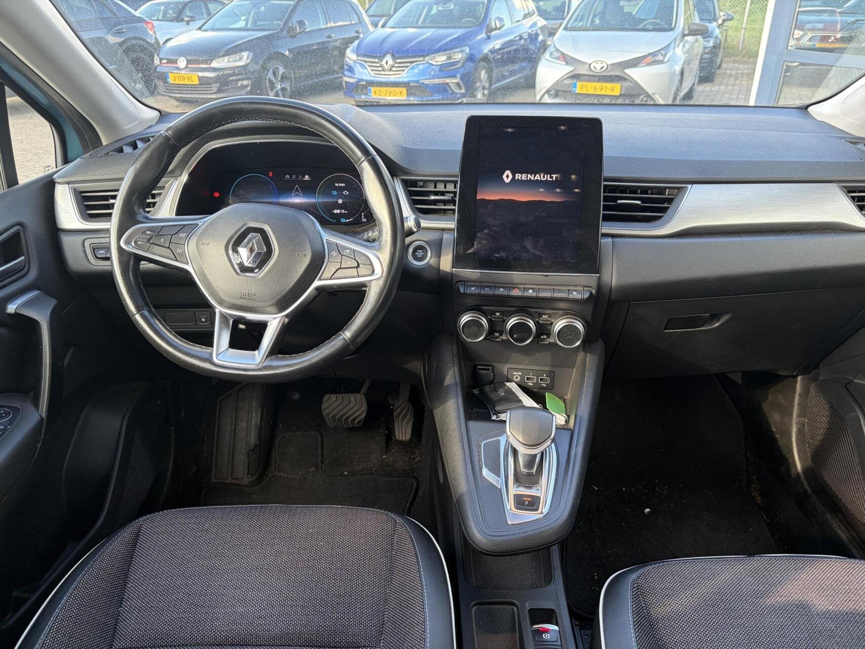 Renault Captur 1.6 E-Tech Plug-in Hybrid 160 Business, Gebruikt, 4 cilinders, Met garantie (alle), Blauw