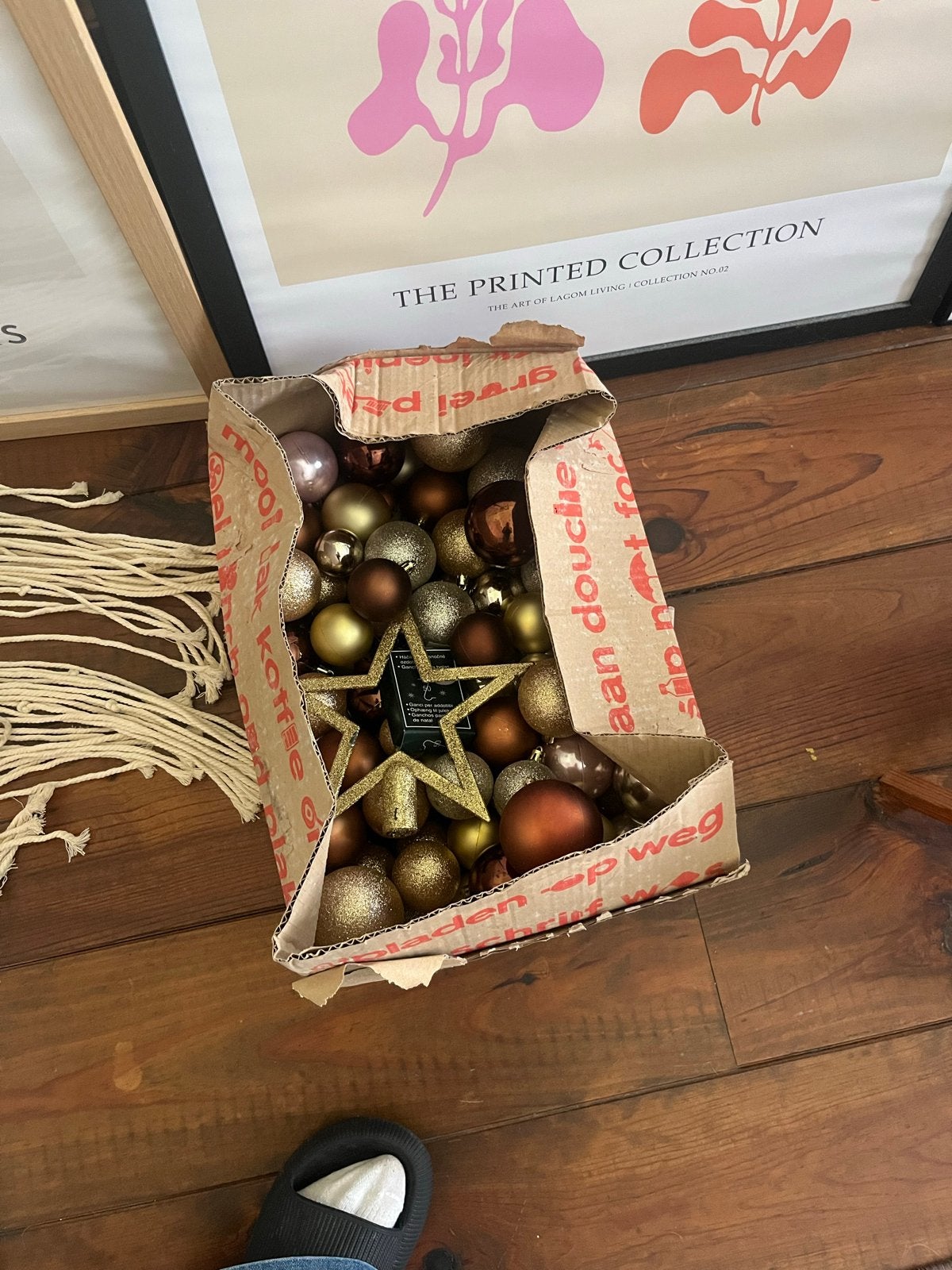 Kerstballenset, Diversen, Ophalen