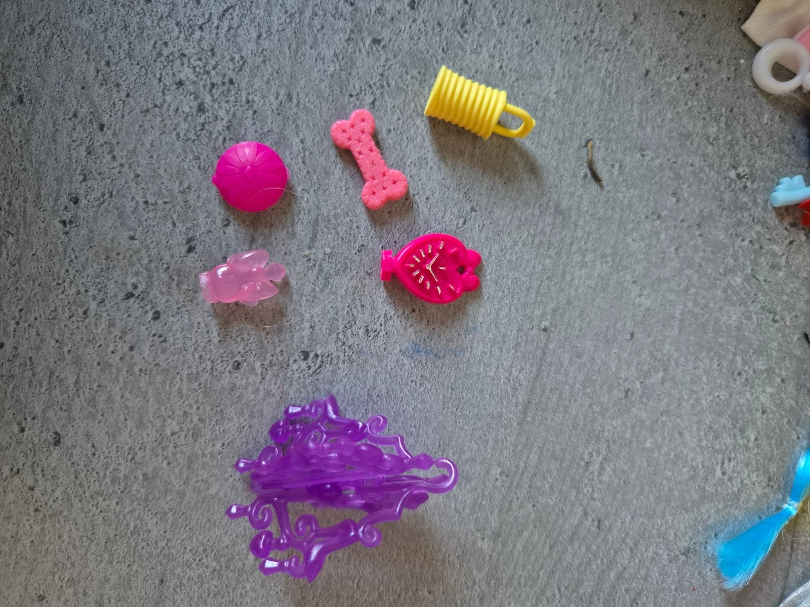 Barbie accessoires: klok kroonluchter n diverse kleine items, Ophalen of Verzenden