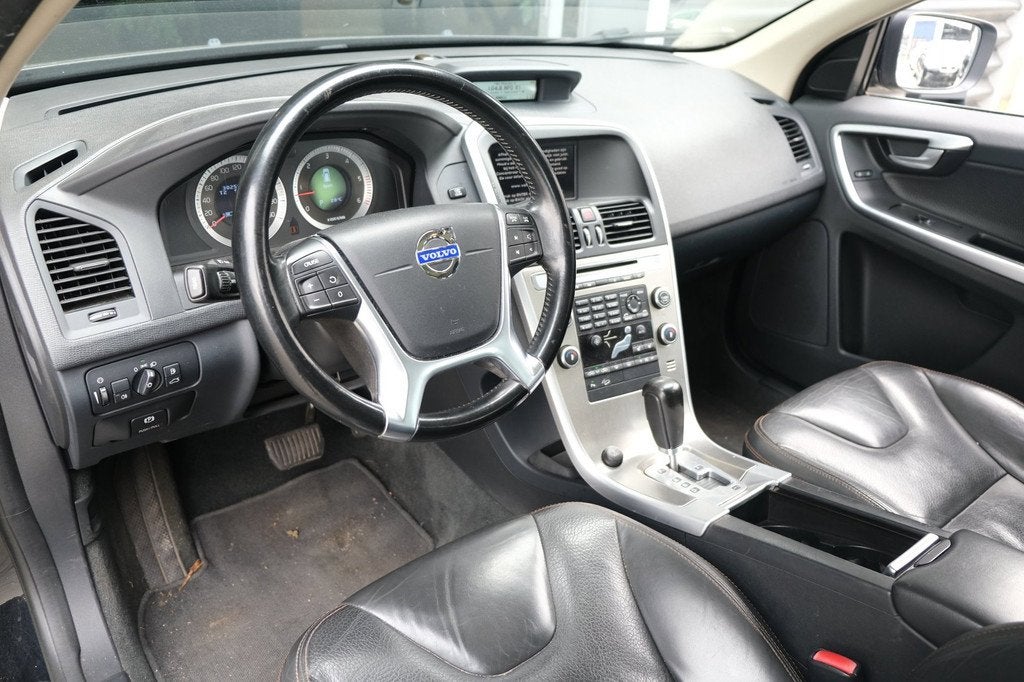Volvo XC60 2.4 D5 AWD Summum AUT Pano Navi Trek Leder Cruise, Auto's, Automaat, Euro 5, Gebruikt, Zwart
