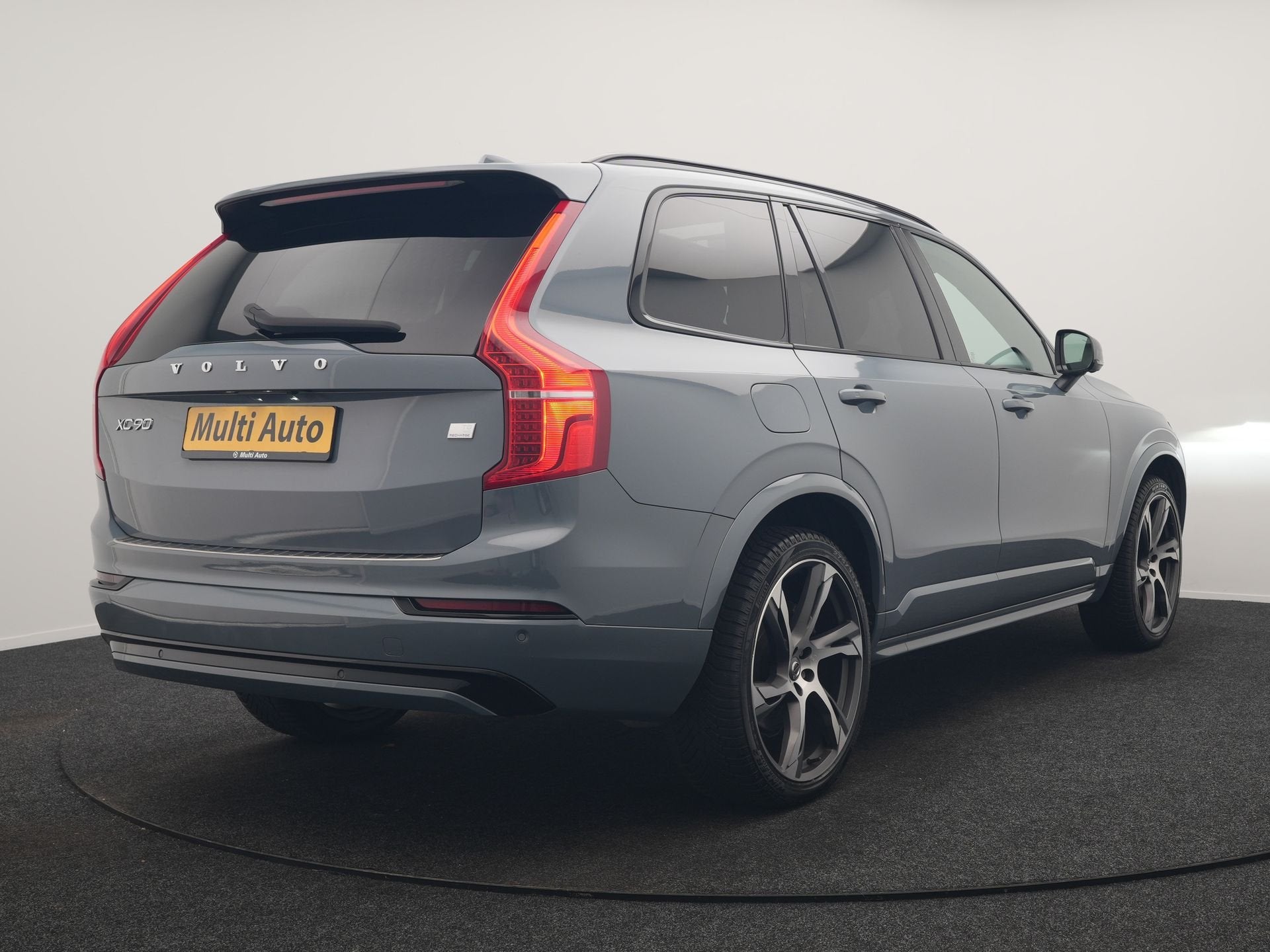 Volvo XC90 T8 Recharge AWD R-Design 7 Persoons Long Range PH, Auto's, Dealer onderhouden, Gebruikt, 2350 kg, 4 cilinders
