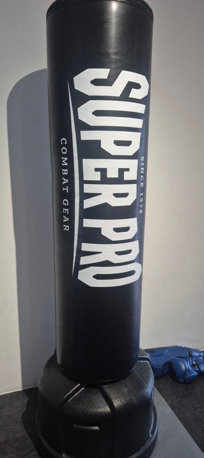 Super Pro Combat Gear Staande Bokszak, Ophalen of Verzenden, Zo goed als nieuw, Overige, Vechtsportmateriaal