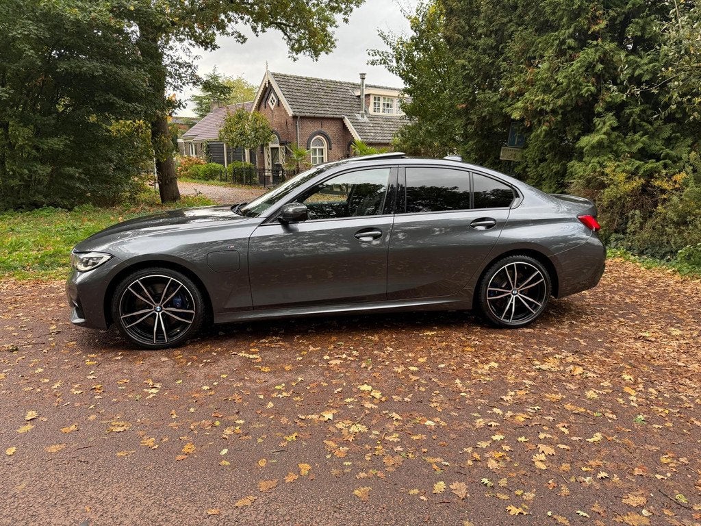BMW 3-serie 330e High Executive M-Sport / Navi / Xenon / sch, 1998 cc, Achterwielaandrijving, Gebruikt, Bedrijf