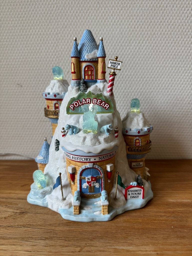 Zeldzame Department 56 North Pole Polar Bear Palace, Ophalen of Verzenden, Gebruikt