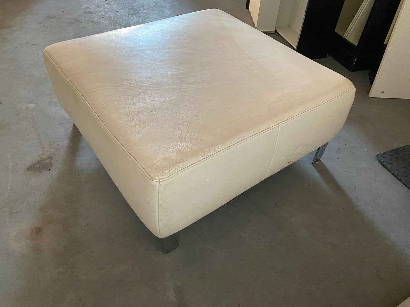 Grote Witte Poef - Comfortabel en Stijlvol, Ophalen, Kunststof, Gebruikt, Vierkant
