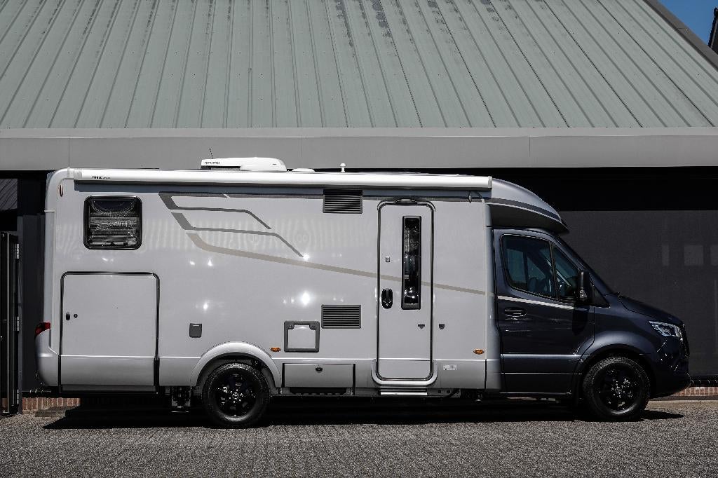HYMER BMC-T 680, 9G Tronic, Levelsysteem, Bijzondere kans., Caravans en Kamperen, Vloeistofverwarming, 7 tot 8 meter, Bedrijf