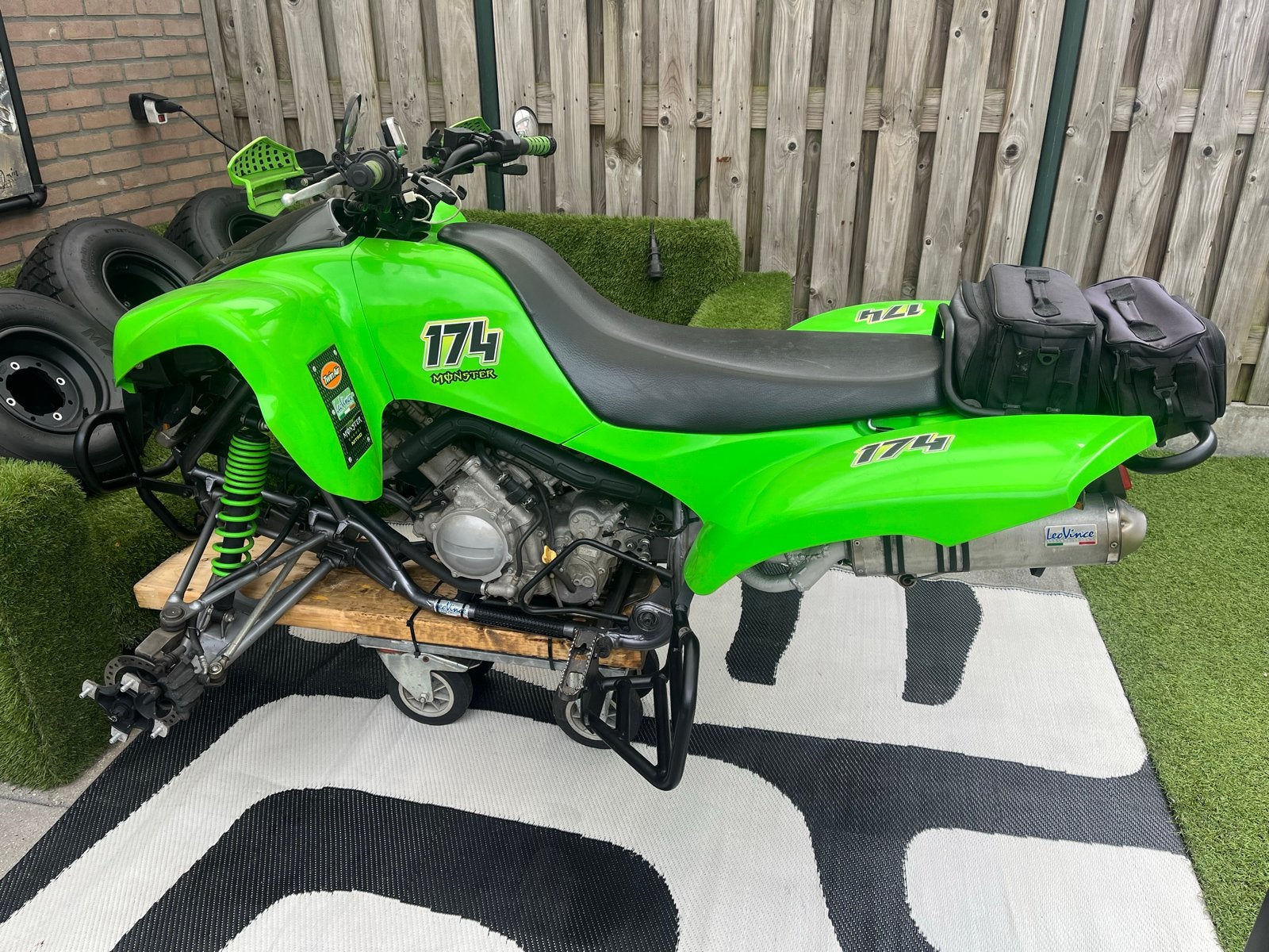 Kawasaki KFX 700Quad - in onderdelen te koop nieuwe banden, Motoren, Onderdelen | Kawasaki, Ophalen, Nieuw
