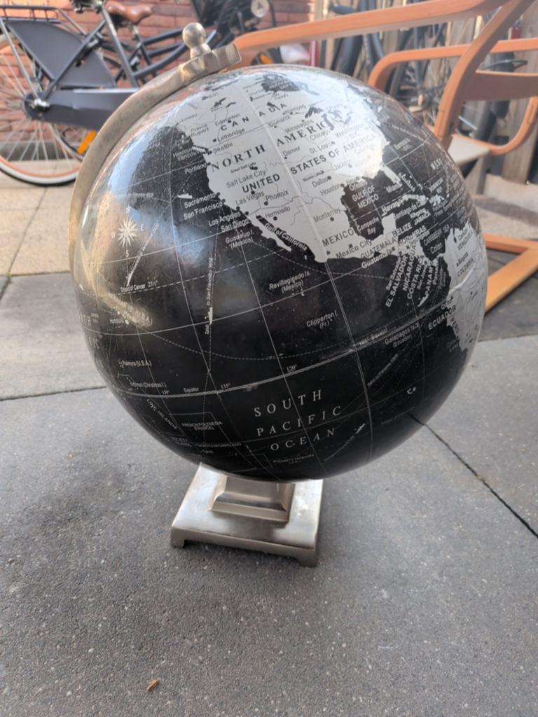 Stijlvolle Wereldbol Zwart/Zilver Decoratie, Ophalen of Verzenden, Gebruikt