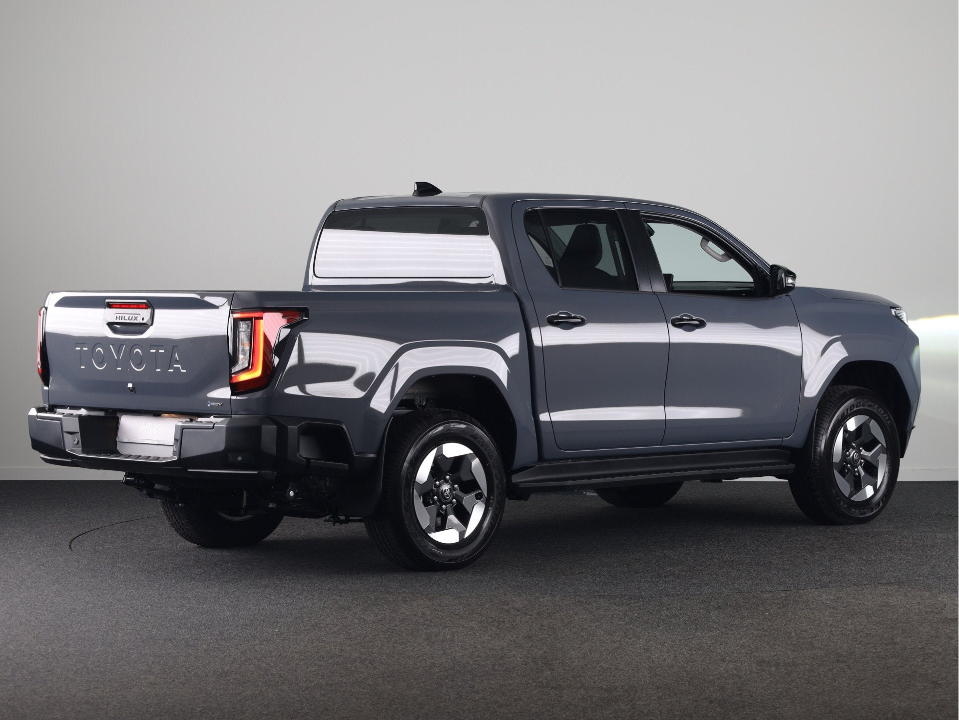 Toyota HILUX Professional Dubbel Cabine 59,2 kWh Electric *D, Auto's, Bestelauto's, Automaat, 196 pk, Zwart, 254 km
