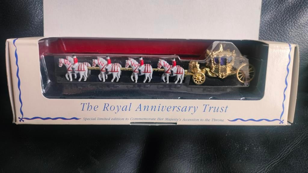 The Royal Anniversary Gouden Koets Queen Elizabeth Matchbox, Verzamelen, Ophalen of Verzenden, Zo goed als nieuw