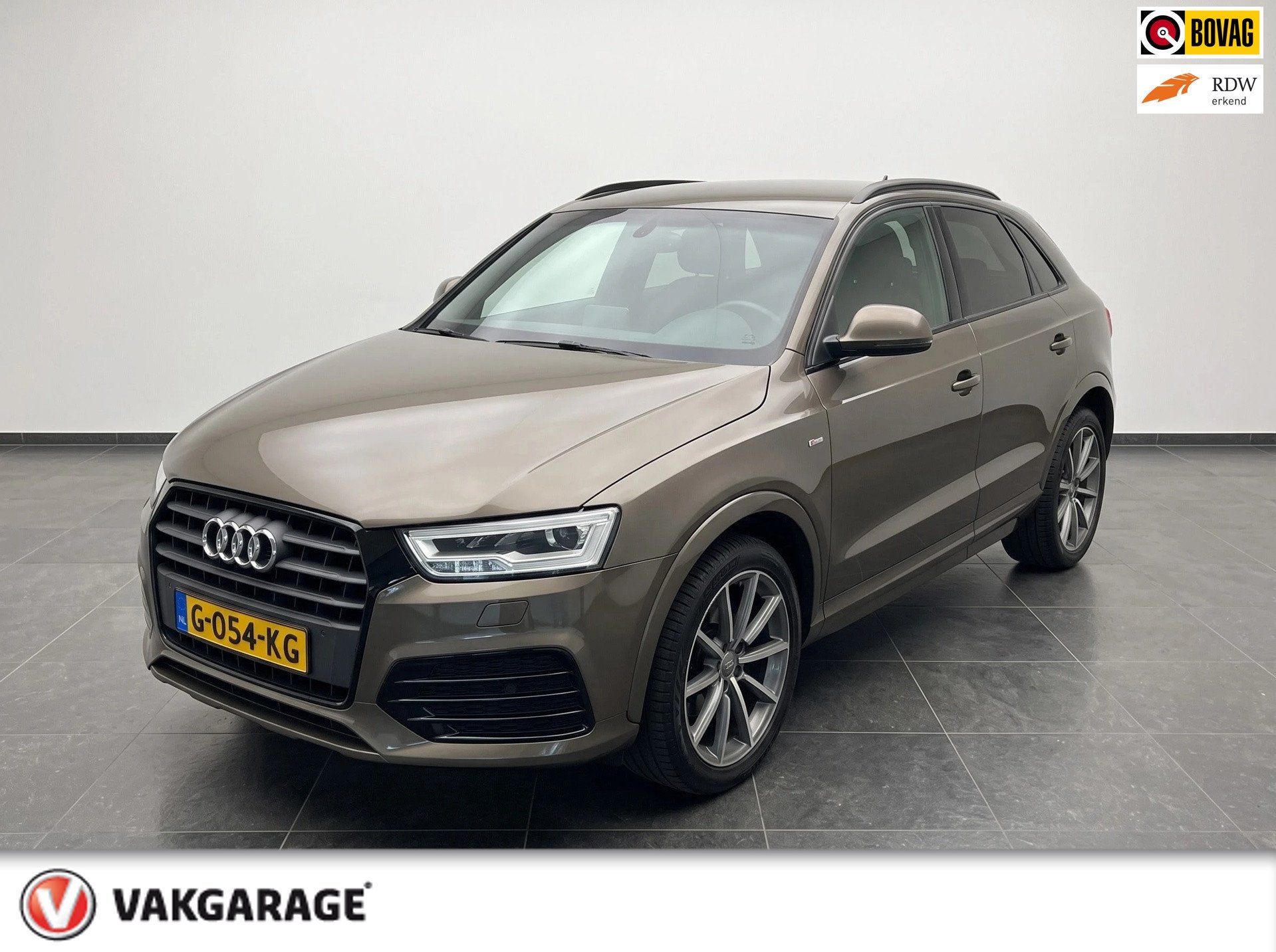 Audi Q3 2.0 TFSI quattro Sport Pro Line S, Auto's, Gebruikt, 4 cilinders, 14 km/l, Bedrijf