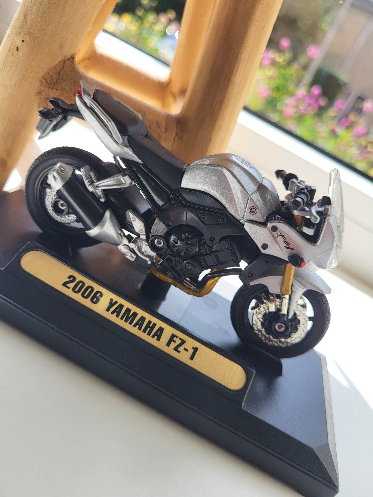 2006 Yamaha FZ-1 schaalmodel, Ophalen of Verzenden, Zo goed als nieuw, Motor