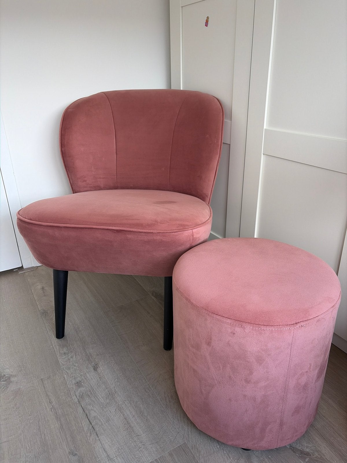 Roze fluwelen stoel met poef - woood, Ophalen, Overige kleuren, Zo goed als nieuw, Eén