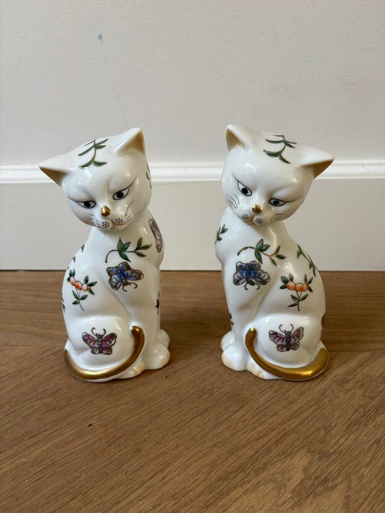 Set van 2 porseleinen katten met vlinderdecoratie, Antiek en Kunst, Antiek | Porselein, Ophalen