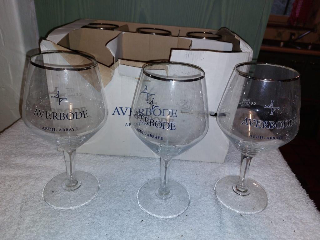6  kristallen glazen AVERBODE, Verzamelen, Biermerken, Ophalen of Verzenden, Zo goed als nieuw, Glas of Glazen, Overige merken