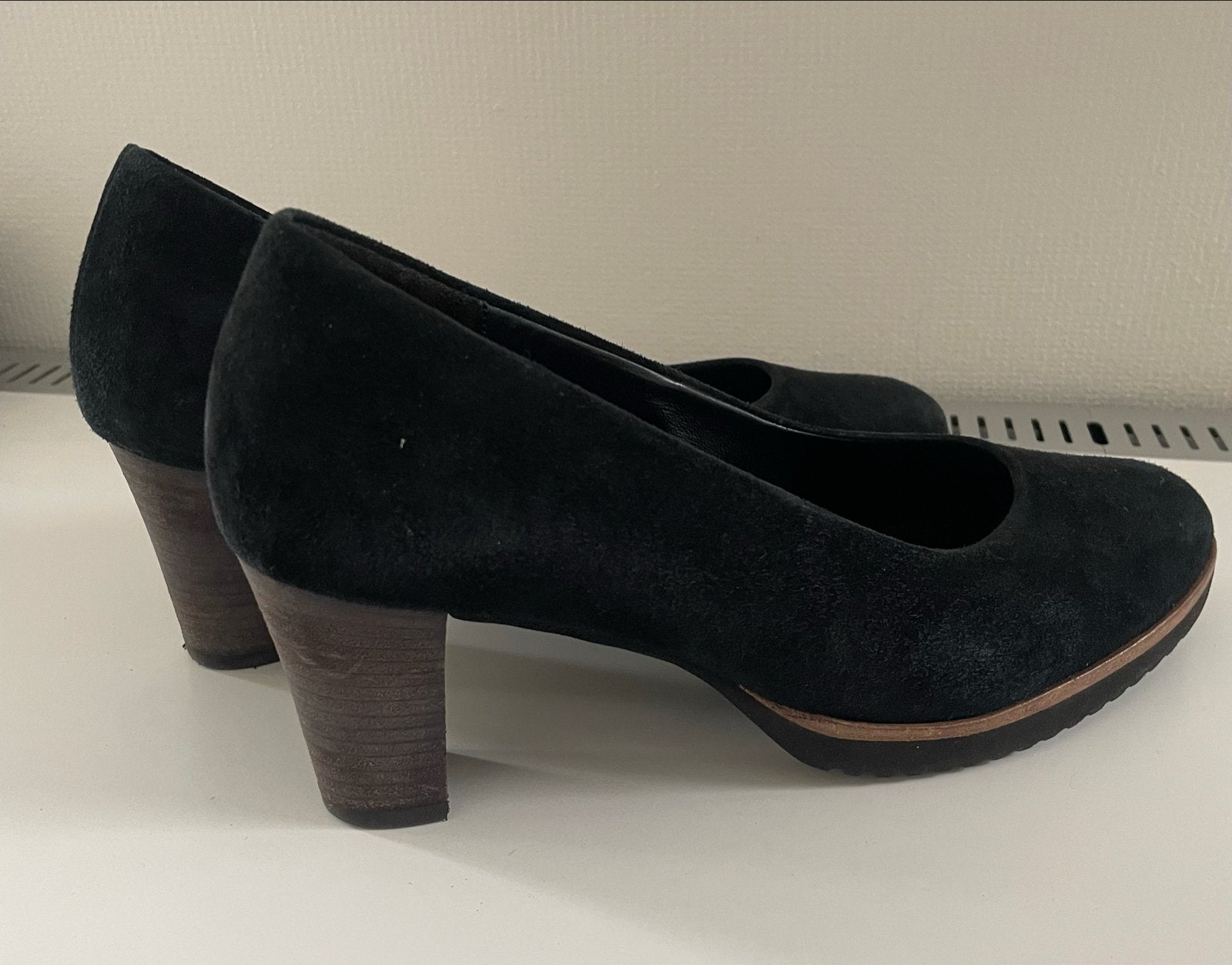 Gabor pumps maat 6,5 (40) zwart suède, Ophalen, Zo goed als nieuw, Zwart, Pumps