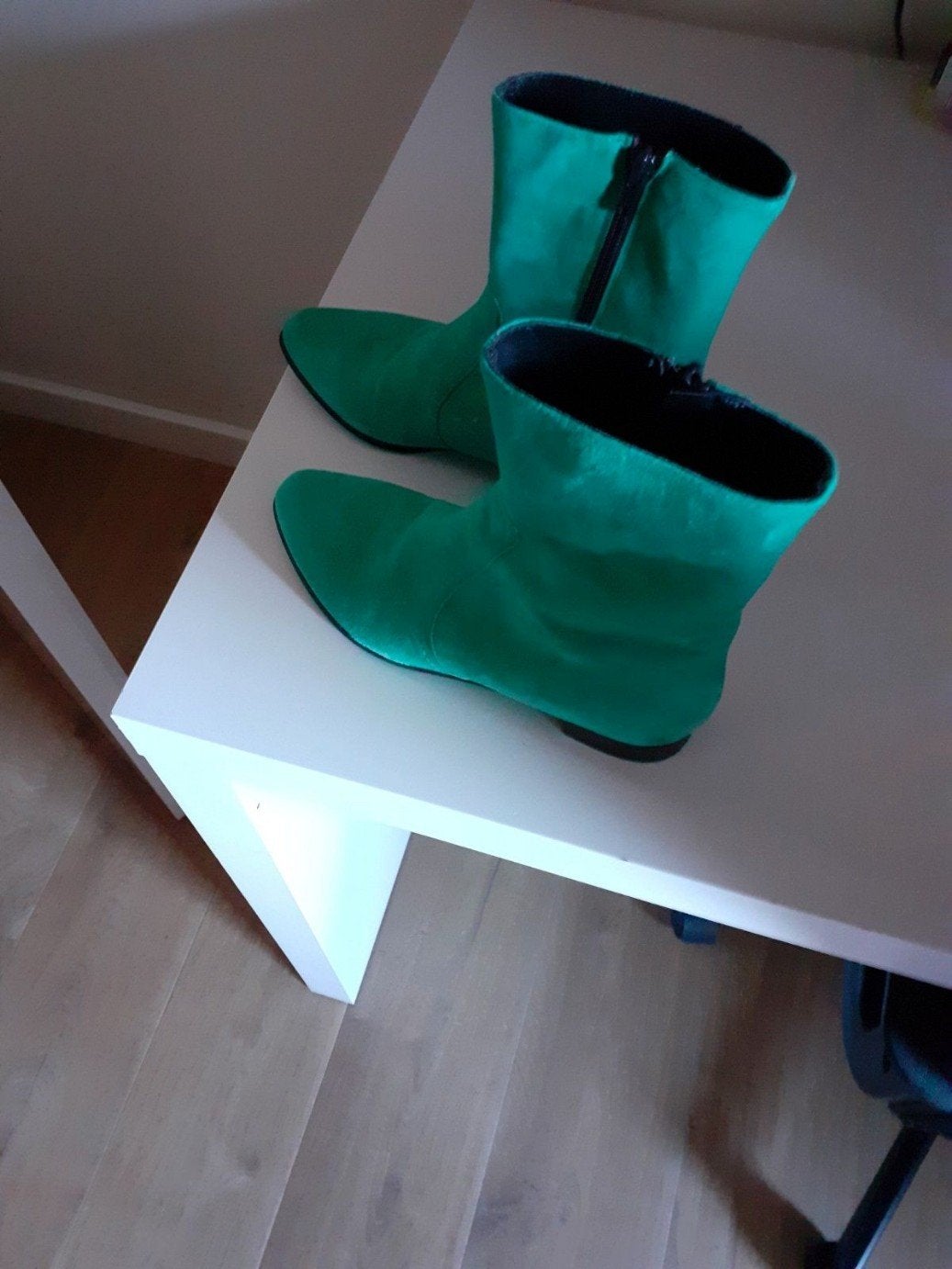 Groene suède laarsjes - maat 35, Ophalen of Verzenden, Zo goed als nieuw, Groen, Lage of Enkellaarzen