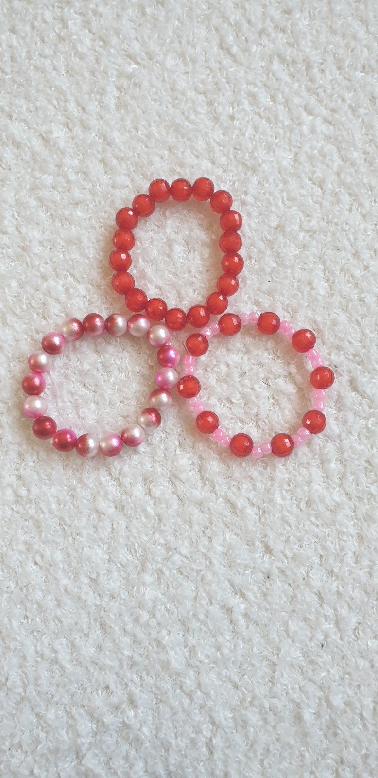 Set van 3 kralenarmbanden in rood en roze, Kunststof of Plastic, Nieuw, Ophalen of Verzenden, Met bedels of kralen