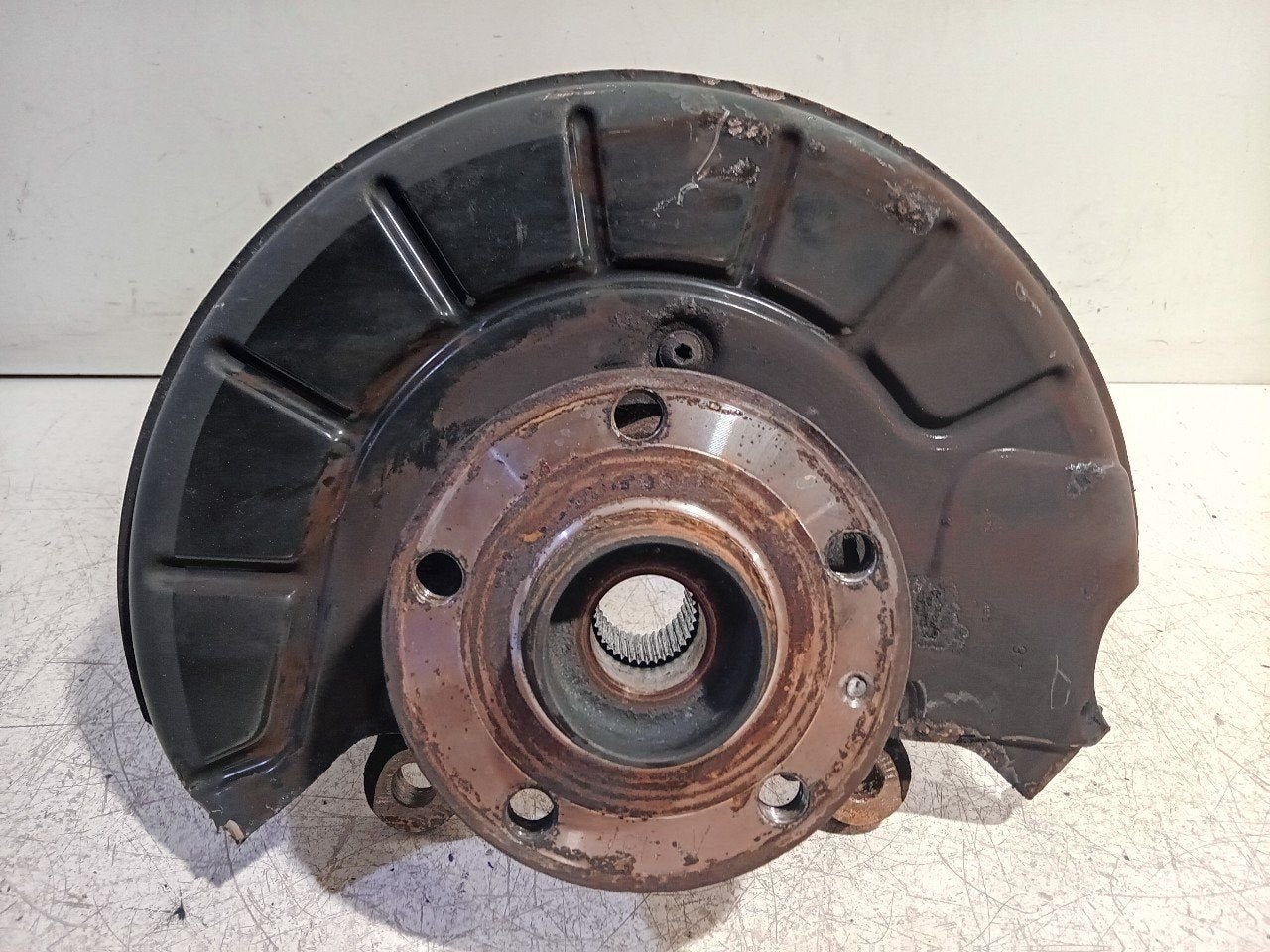 Wielnaaf links voor Volkswagen Golf, Onderdelen@venauto.nl, Van der Ven Autorecycling B.V., Gebruikt, Ettenseweg 76, 4706 PB Roosendaal, The Netherlands