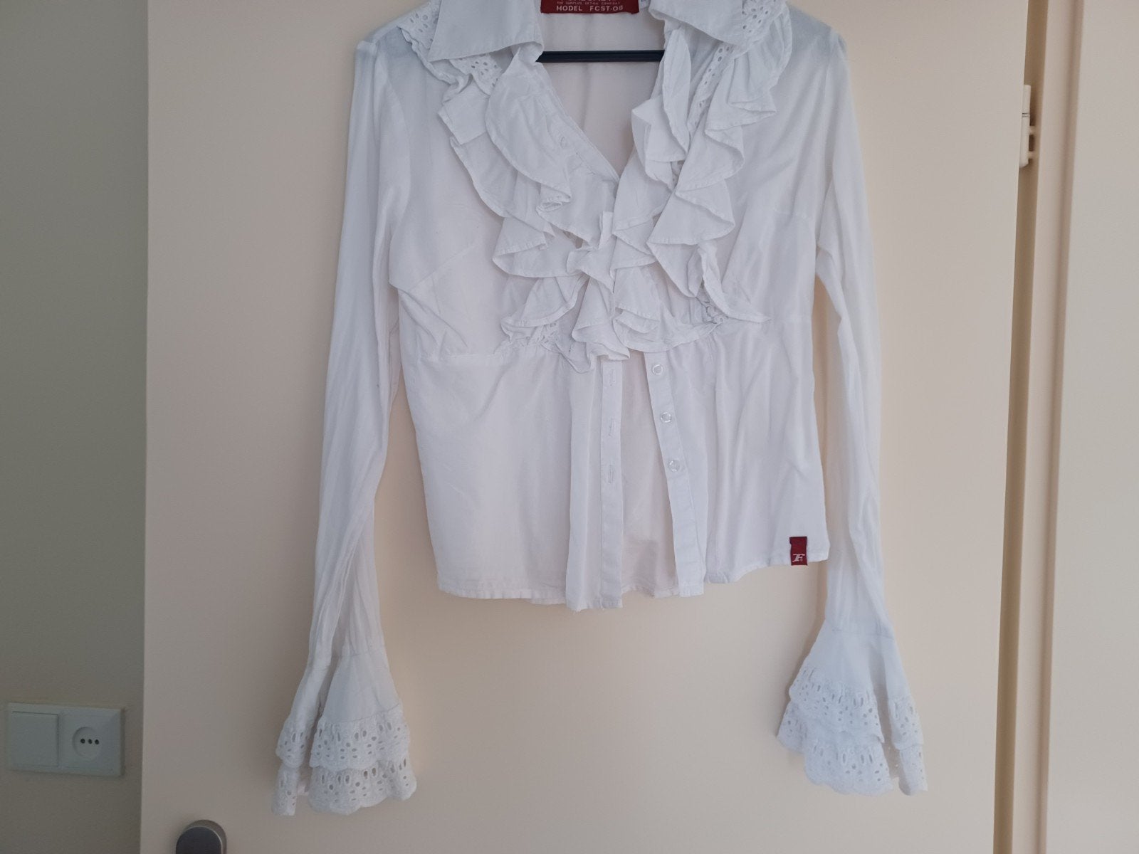 Witte blouse met ruches opengewerkt kant, Wit, Ophalen of Verzenden, Zo goed als nieuw, Maat 36 (S)