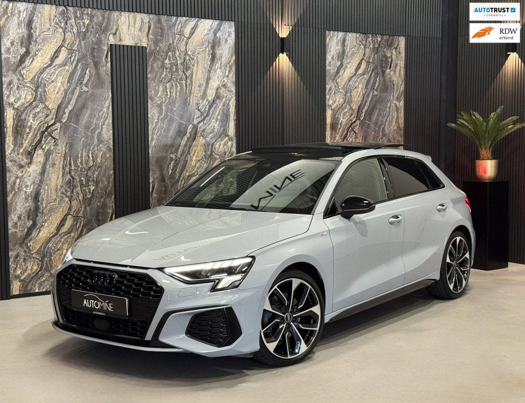 Audi A3 Sportback 35 TFSI 3x S-line Edition One|PANO|SFEER|M, Auto's, Audi, 4 cilinders, 150 pk, Leder en Stof, Bedrijf