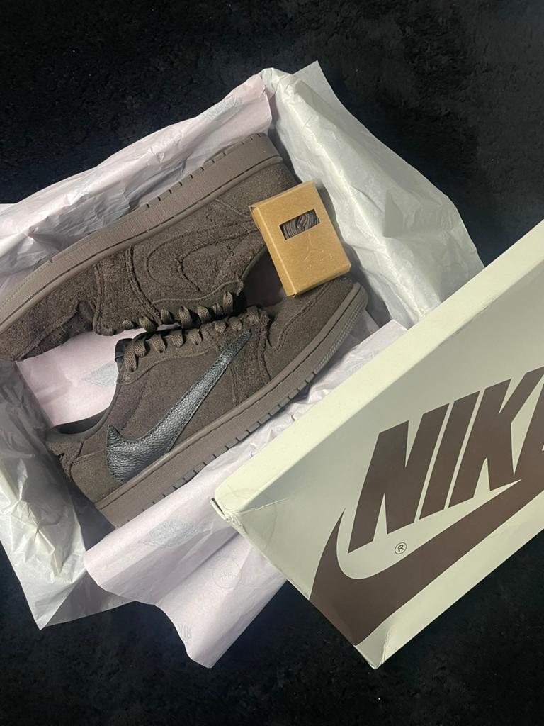Nike travis scott velvet brown, Bruin, Ophalen of Verzenden, Sneakers of Gympen, Zo goed als nieuw