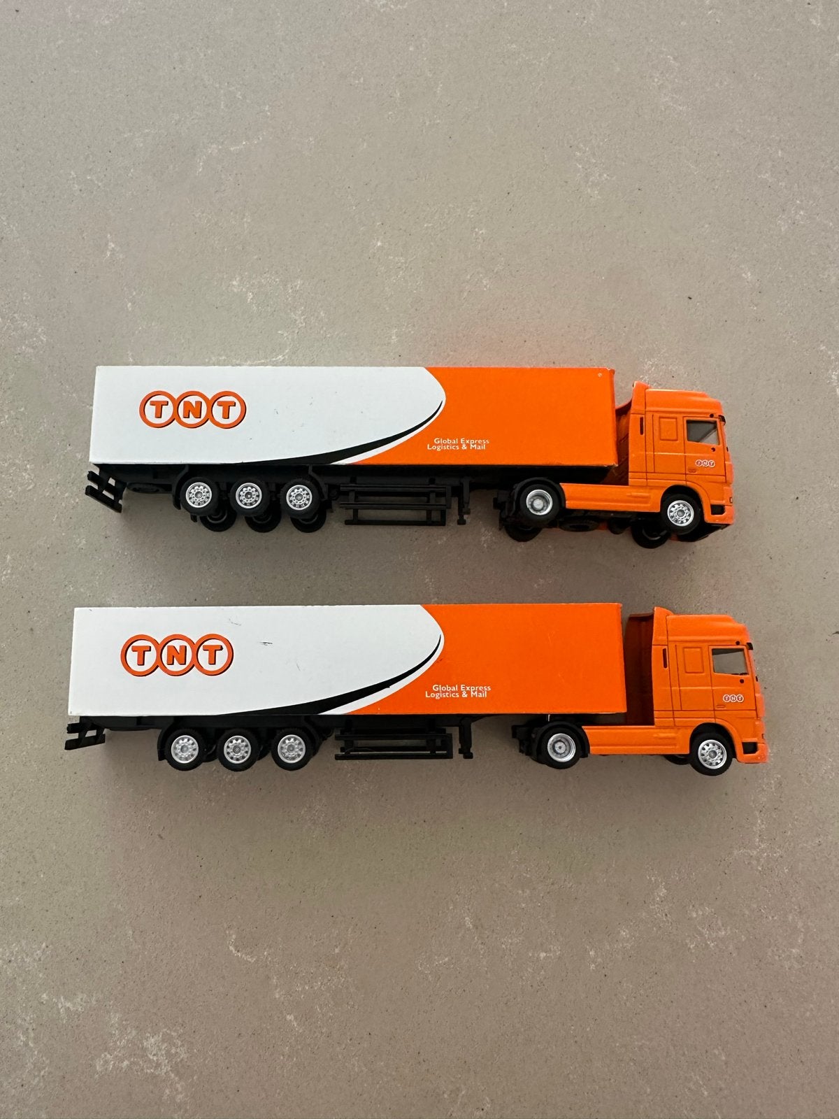 MODEL Truck TNT - 19 cm lang - Trekker en trailer los, Overige merken, Gebruikt, Groter dan 1:32, Ophalen of Verzenden