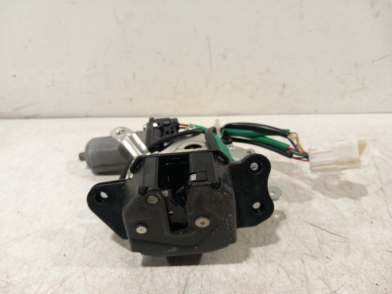 Slot mechaniek kofferdeksel achterklep elektrisch Mitsubishi, Onderdelen@venauto.nl, Van der Ven Autorecycling B.V., Gebruikt