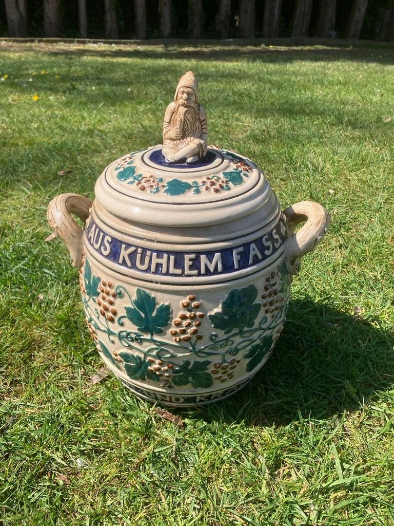 Vintage Duitse Keulse pot met dwerg deksel en druivenmotief, Antiek en Kunst, Ophalen of Verzenden
