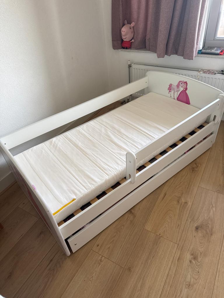Kinderbed met prinses en eenhoorn, inclusief matras, Kinderen en Baby's, Kinderkamer | Bedden, Ophalen, Gebruikt, 70 tot 85 cm